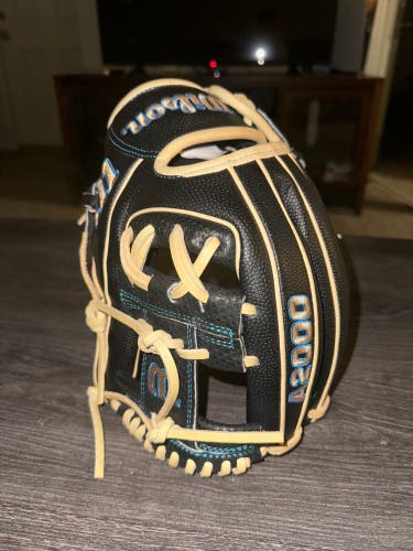 New Infield 11.5" A2000 Baseball Glove
