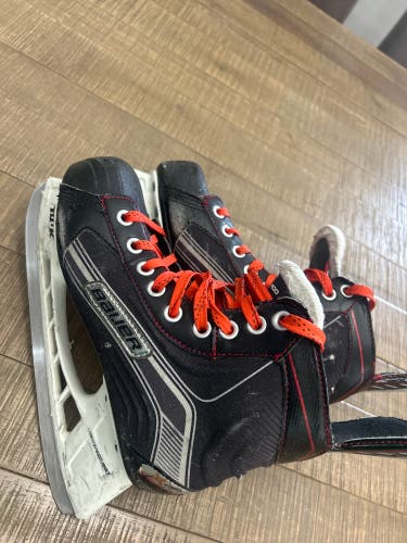 Used Junior Bauer Size 5.5 Vapor X400 Hockey Skates