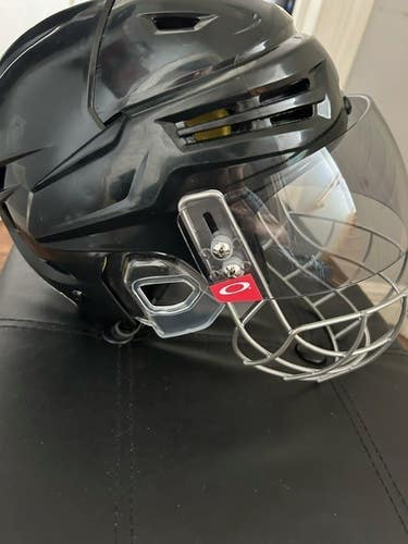 Used Medium Bauer Re-Akt Helmet