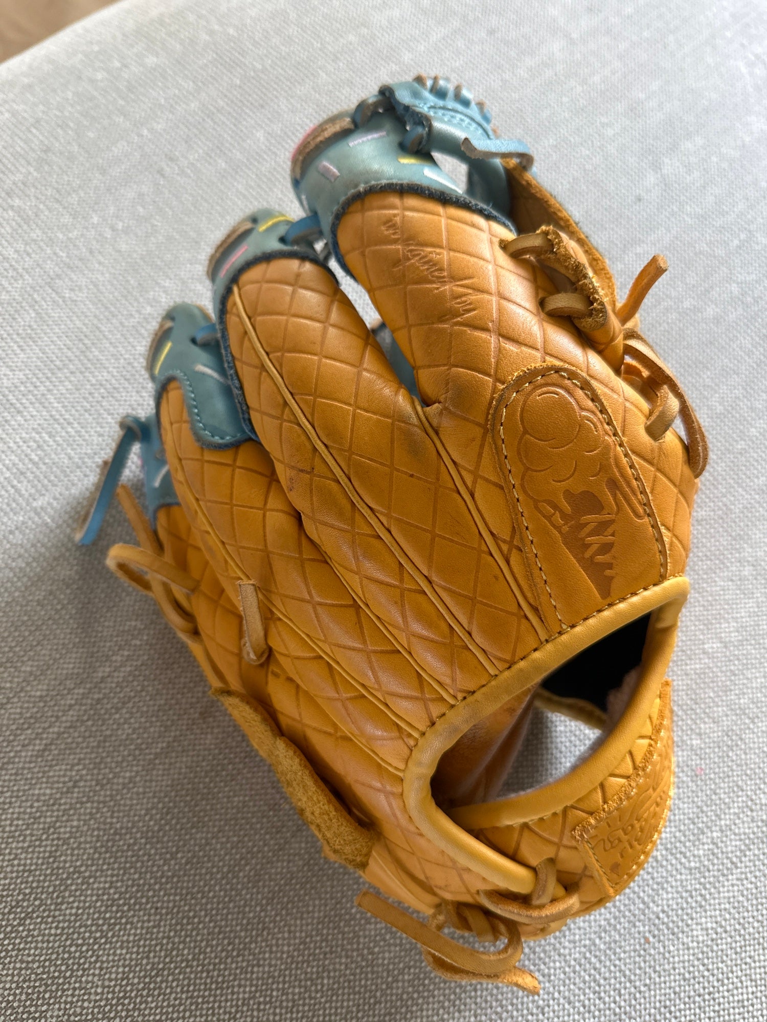 Absolutely Ridiculous Glove | SidelineSwap | Buy and Sell on