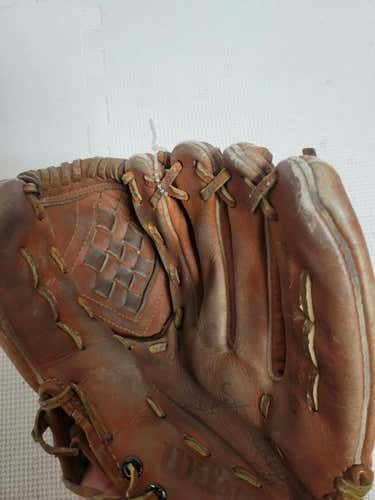 Used Wilson A2760 9" Fielders Gloves