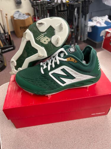 New With Box New Balance Men’s Size 7 Metal Cleats Green