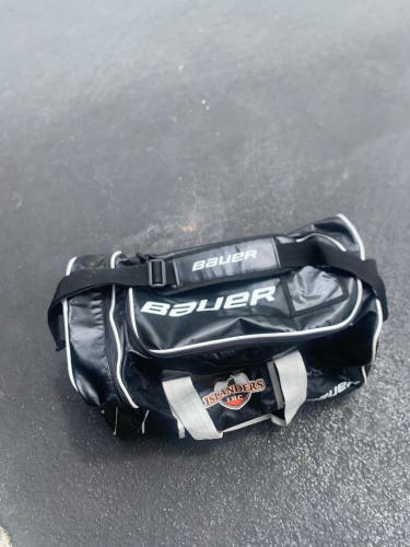 Black Used Large/Extra Large Islanders Hockey Club Bauer Duffle Bag