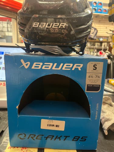 New Small Bauer Re-Akt 85 Helmet