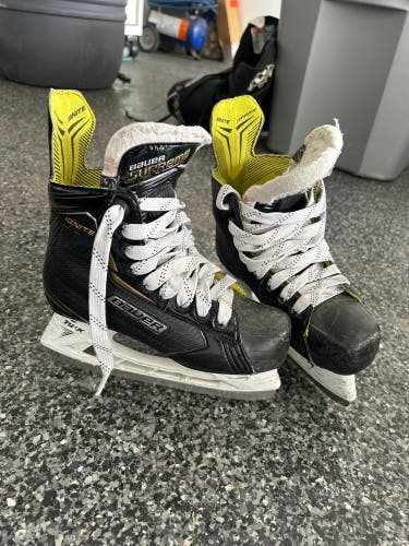 Used Bauer Hockey skates