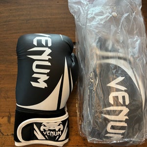 NEW Venum Challenger 2.0 Kids 6 oz Boxing Gloves