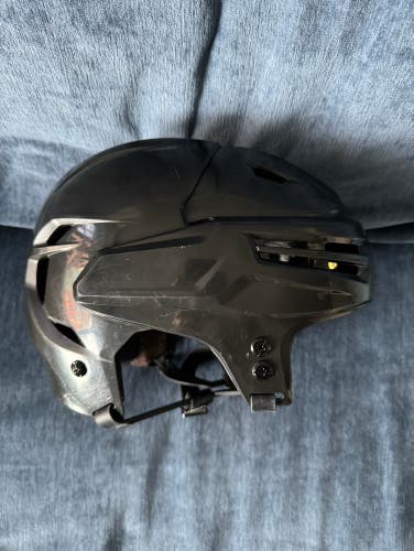 Bauer Re-akt used black medium, good condition
