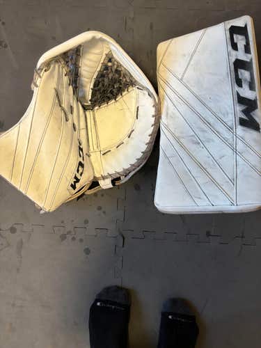 Used CCM 5.5 EFLEX Glove and Blocker Set - Great Condition