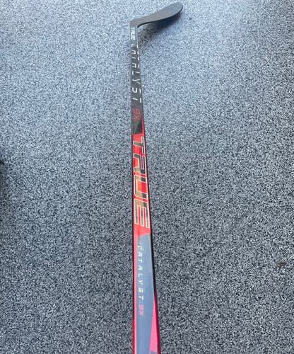 New Senior True Right Handed P28 Pro Stock Catalyst 9X Hockey Stick