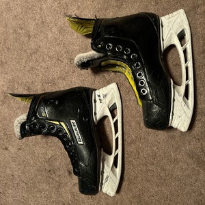 Used Intermediate Bauer Regular Width Size 4 Supreme S29 Hockey Skates