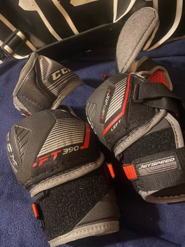 Used Junior CCM JetSpeed FT390 Elbow Pads