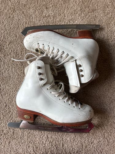 Used Riedell Junior 2.5 Figure Skates