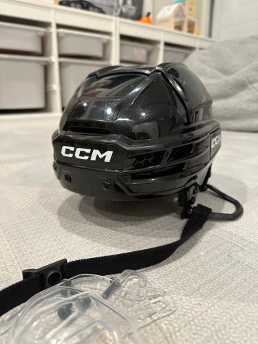 Lightly Used CCM Tacks 720 Helmet (Medium, Black)