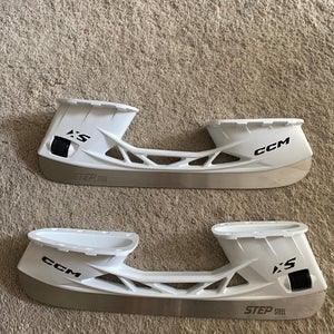 Hockey skate holder