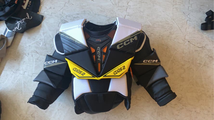 NWT CCM Axis 2 Chest Protector Senior Medium