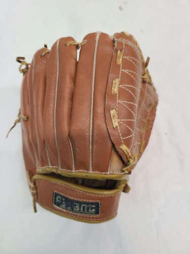 Used Regent Little League 9" Fielders Gloves