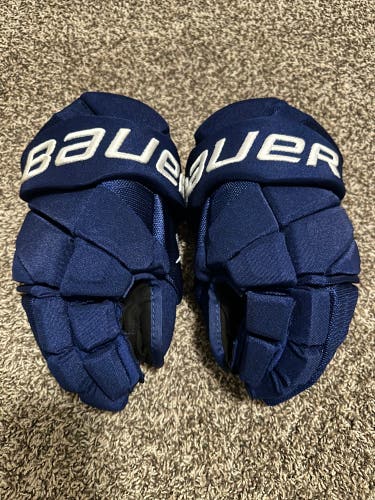 Bauer pro stock hyperlite gloves Canucks