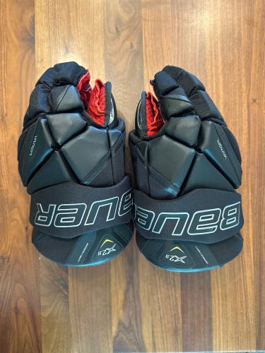 Used  Bauer 15"  Vapor X2.9 Gloves
