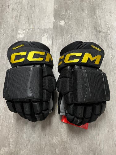 New CCM HGCLPRSP Matthew Highmore Gloves 14" Pro Stock - Vancouver Canucks Reverse Retro