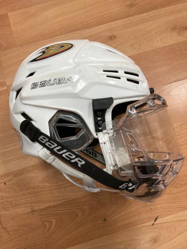 White Used Medium Bauer Re-Akt 95 Helmet