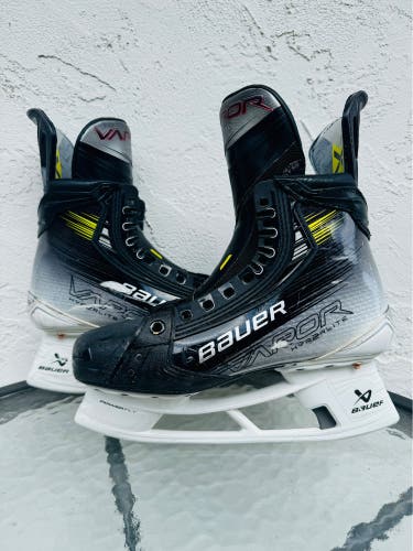 Used Senior Bauer Regular Width  Size 6.5 Vapor Hyperlite 2 Hockey Skates
