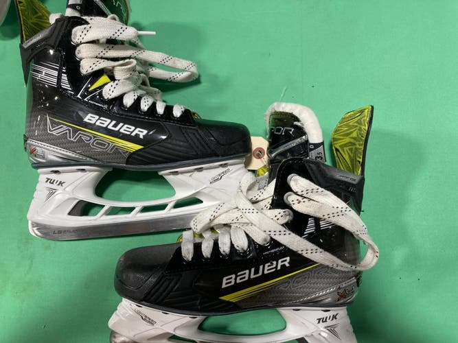 Used Junior Bauer Vapor X4 Hockey Skates Regular Width Size 3.5