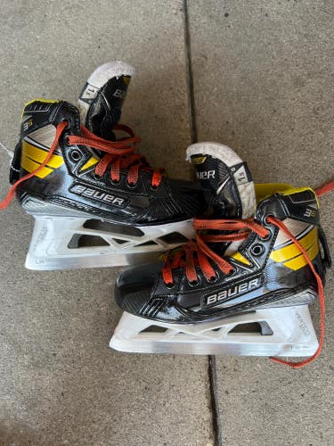 Used Junior Bauer Supreme 3S Hockey Goalie Skates Regular Width Size 1.5