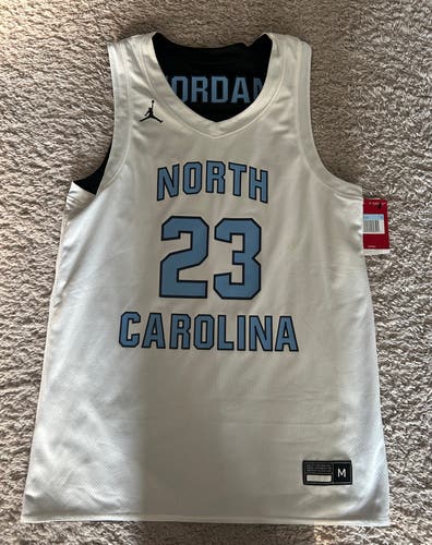 North Carolina Branded White/Black Reversible Large Men's Jersey