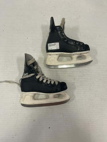 Used Ccm Cha Junior 01 Ice Hockey Skates