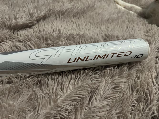 1 month old Easton Ghost Unlimited Bat (-10) 24 oz 34"
