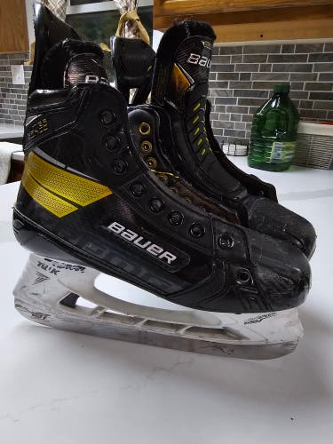 Used Junior Bauer Supreme UltraSonic Hockey Skates Regular Width Size 4