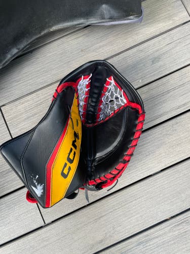 CCM Extreme Flex 6 Pro Stock Glove Dustin Wolf