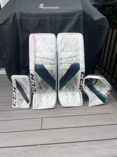 CCM Extreme Flex 5 Pro Full Set Pads and Gloves