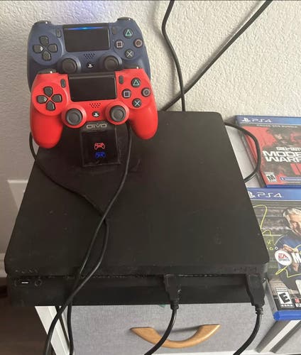 PS4 SLIM 1TB USED MANY GAMES