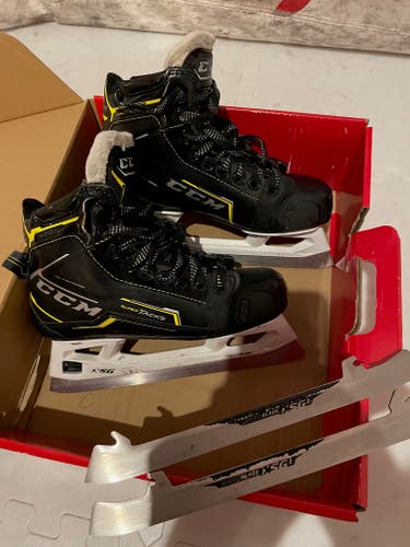 Used Junior CCM Super Tacks 9380 Hockey Goalie Skates Regular Width Size 3.5