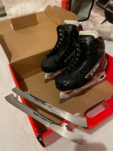 Used Junior CCM Jetspeed FT460 Hockey Goalie Skates Regular Width Size 2
