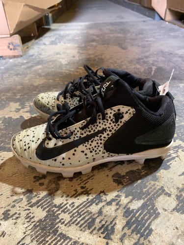 Used Youth 8.0 Nike Trout Molded Baseball Cleats