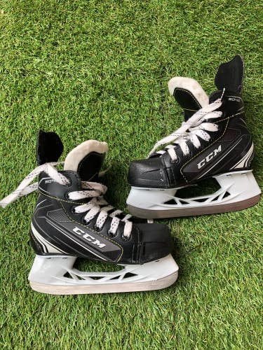 Used Youth CCM 9040 Hockey Skates Regular Width 12