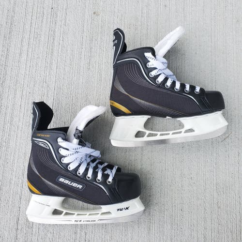 Used Intermediate Bauer Supreme 140 Hockey Skates Regular Width Size 5