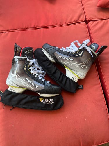 Used 7/8x Bauer Hyperlite Skates Regular Width Size 9 Fit 1 with Black Ti Pulse Steel, FAST SHIPPING