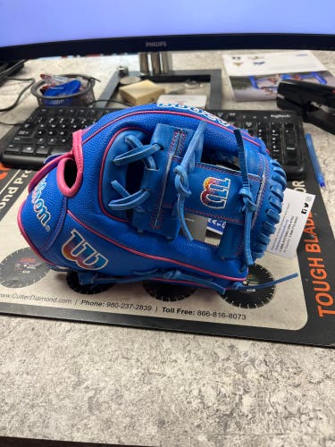New 2023 Infield 11.5" A2000 Baseball Glove