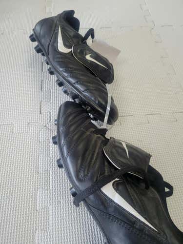 Used Nike Senior 11.5 Cleat Soccer Outdoor Cleats