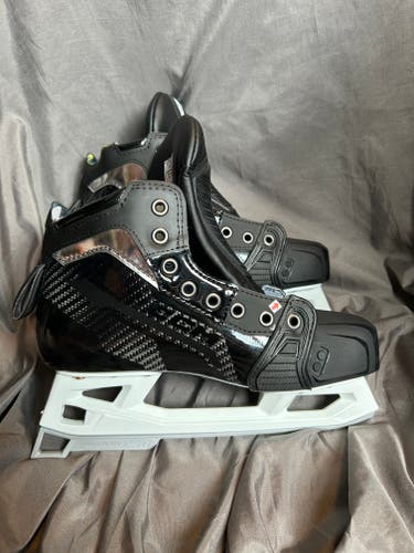 New Junior CCM tacks AS-V Pro Hockey Goalie Skates Regular Width Pro Stock Size 5.5