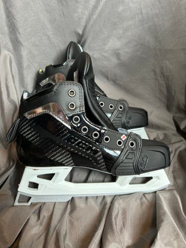 New Junior CCM tacks AS-V Pro Hockey Goalie Skates Regular Width Pro Stock Size 5.5