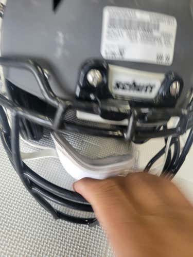 Used Schutt 2019 Vengeance Z10 Youth Md Football Helmets