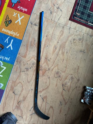 Brand New Senior Bauer Nexus Sync Right Handed Hockey Stick P92, 102 flex, never used.
