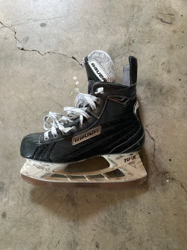Used Senior Bauer Regular Width 9.5 Nexus 7000 Hockey Skates