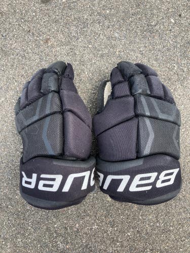 Black Used Junior Bauer Supreme S150 Gloves 10"
