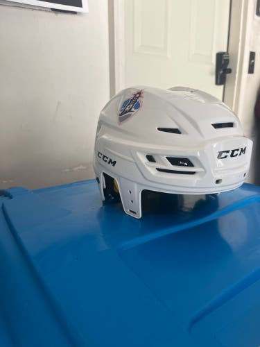 New Medium CCM Tacks 210 Helmet
