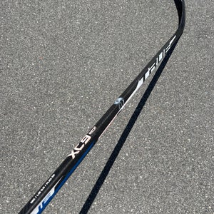 Used Junior True XC9 ACF Hockey Stick Right Handed Mid Pattern